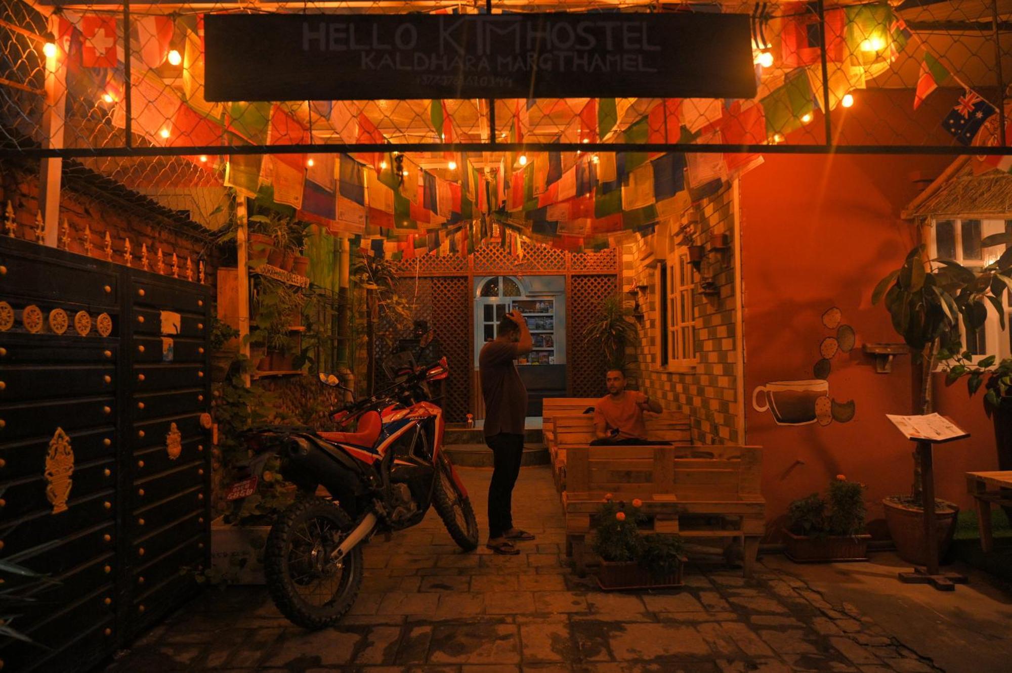 Hello Ktm Hostel Катманду Экстерьер фото