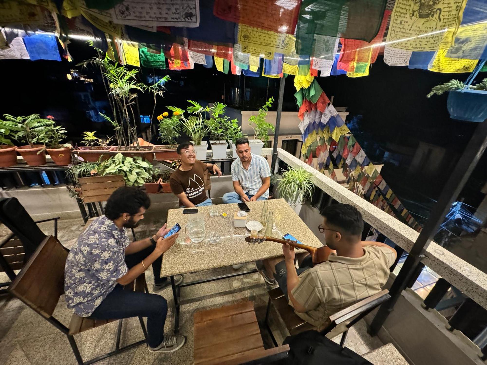 Hello Ktm Hostel Катманду Экстерьер фото