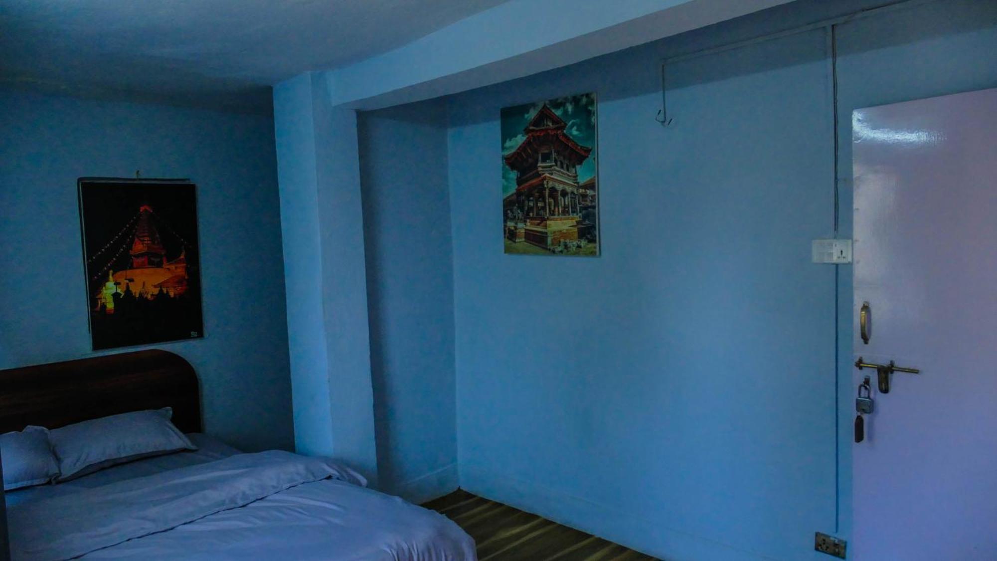 Hello Ktm Hostel Катманду Экстерьер фото
